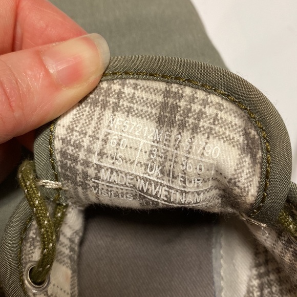 Keds canvas water resistant sneakers - Picture 3 of 5